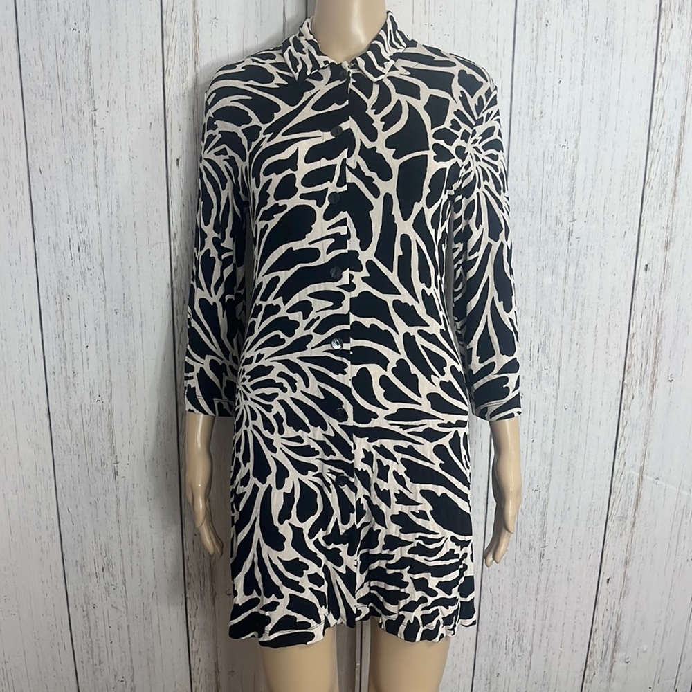 Chico’s Travelers Animal Print 3/4 Ling Sleeves Button Down Dress Size 1